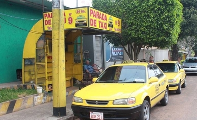 HOY / Taxistas no pagan impuestos por paradas y hacen un verdadero negociado con ellas
