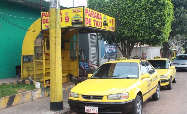HOY / Taxistas no pagan impuestos por paradas y hacen un verdadero negociado con ellas