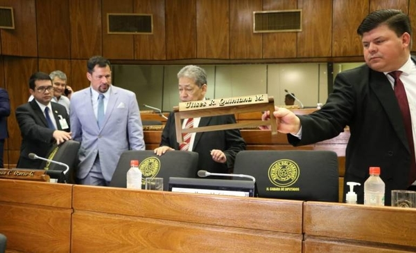 HOY / Ulises Quintana vuelve a Diputados y cartistas abandonan la sesión