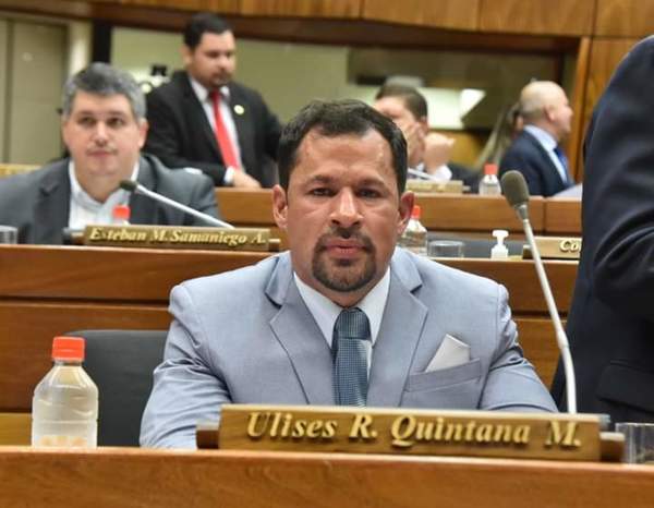 Ulises vuelve a su banca en Diputados