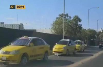 Taxistas marchan desde el Microcentro hasta la Municipalidad de Asunción - C9N