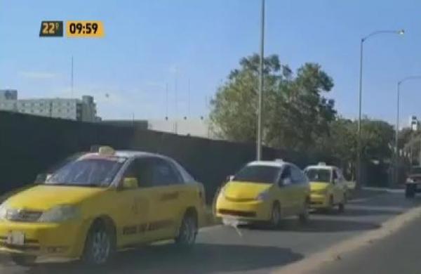 Taxistas marchan desde el Microcentro hasta la Municipalidad de Asunción - C9N