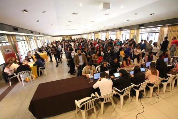 Ofrecen más de 100 vacancias en feria de empleo de la Expo 2019