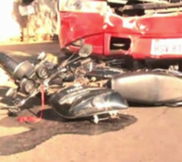 Motociclista muerte tras chocar contra bus en Fernando de la Mora - Paraguay.com