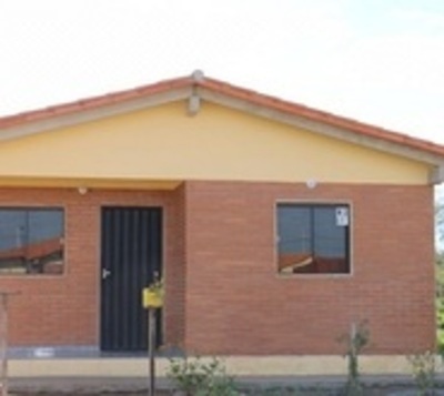 Entregan viviendas sociales a 66 familias  - Paraguay.com