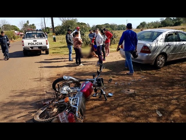 VIOLENTO CHOQUE DEJA UN MENOR MOTOCICLISTA HERIDO