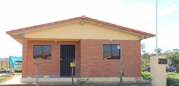 Entregan viviendas sociales a más de 60 familias | Noticias Paraguay