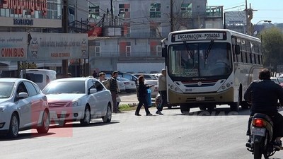 CARTERISTAS HURTARON DINERO DE UNA ENFERMERA ARGENTINA EN ÓMNIBUS