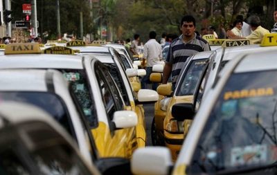 “Enjambre amarillo” recorre calles de Asunción para exigir suspensión de Uber y Muv