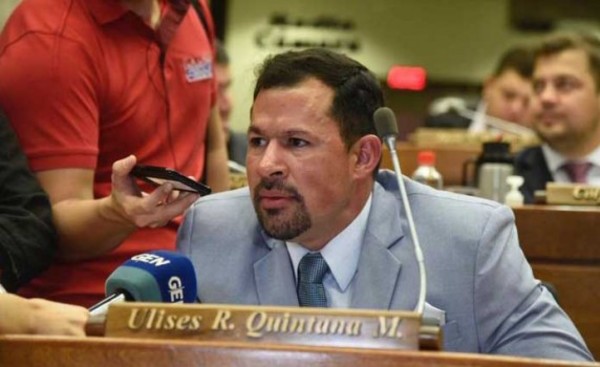 Quintana volvió a su banca y generó la molestia de Honor Colorado