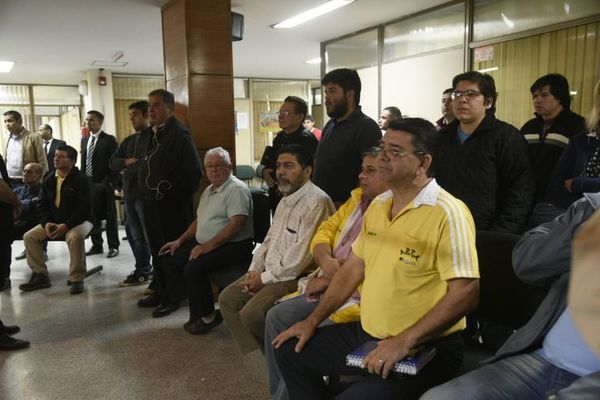 Óscar Acosta califica de "primitivo" el comentario de taxista sobre periodistas » Ñanduti