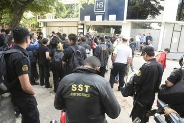 Funcionarios de empresa SST vuelven a manifestarse por incumplimiento de pagos » Ñanduti