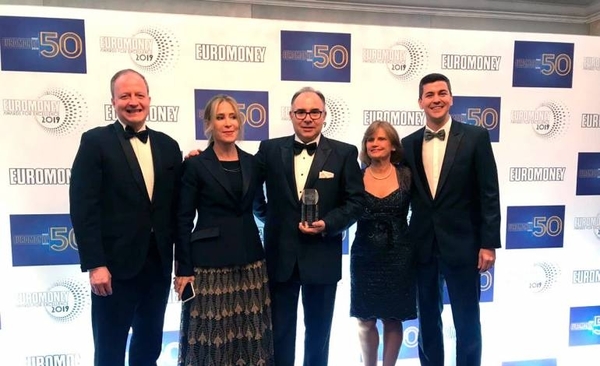 HOY / Triplicó tamaño, el más rentable, baja morosidad y alta eficiencia: premian a Banco Basa en Londres