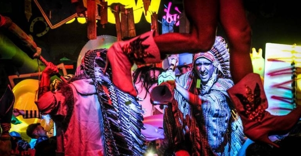 HOY / DJs internacionales llaman a fiesta "exótica" en el casco antiguo de la ciudad