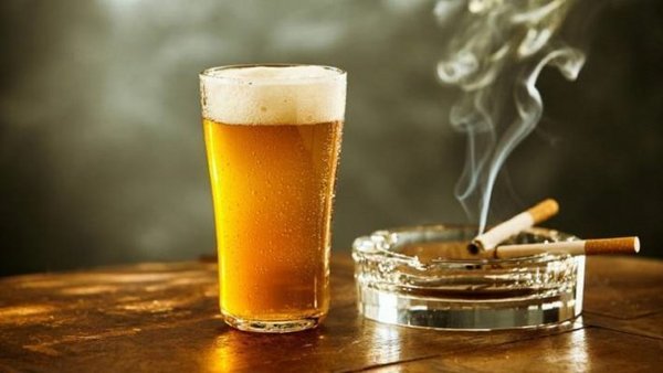 Diputados disminuyen tasa máxima de impuestos al tabaco y bebidas alcohólicas