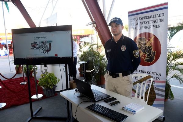Expo 2019: Policía enseña sobre seguridad informática a visitantes - Nacionales - ABC Color