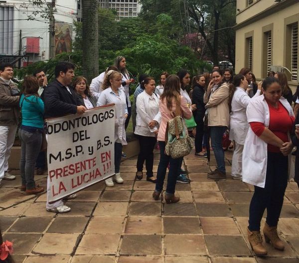 Lamentan veto presidencial a jubilación de odontólogos y bioquímicos  - Nacionales - ABC Color