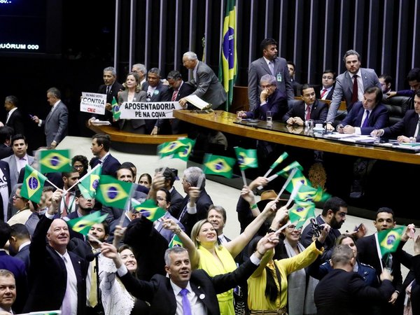 Reforma de las pensiones da el primer paso en la Cámara Baja de Brasil