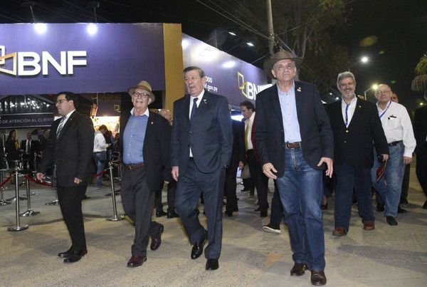 Ministro de Relaciones Exteriores uruguayo visitó la Expo - Nacionales - ABC Color