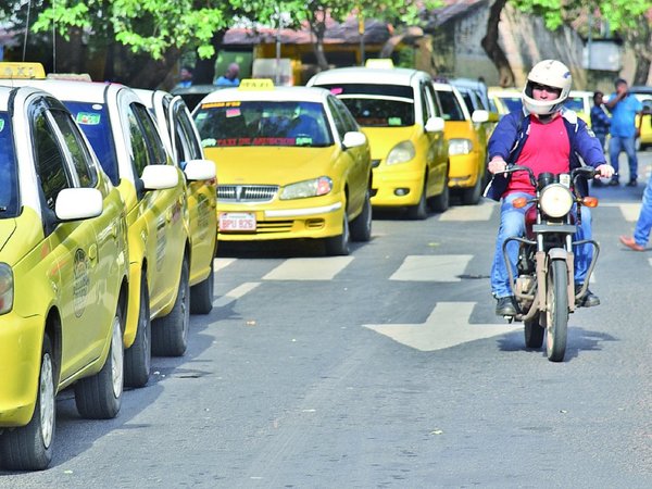 Taxistas no se resignan a perder monopolio del negocio