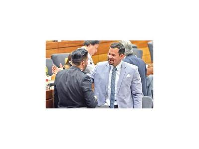 Quintana reasumió en Diputados y solicitarán pérdida de investidura