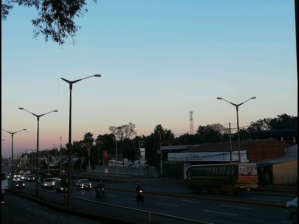 JUEVES CÁLIDO A CALUROSO, SIN LLUVIAS