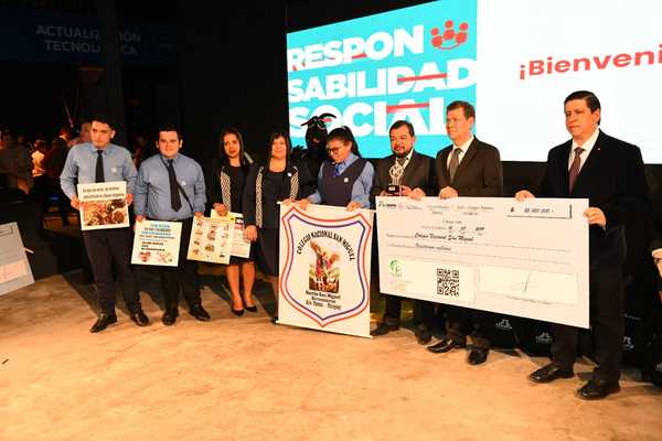 Itaipu premió a cinco colegios de Alto Paraná por su contribución en lucha contra el dengue
