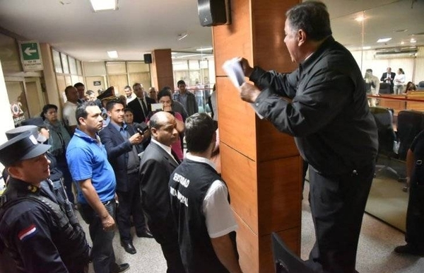 HOY / “Transportistas también se manifestarán cuando (Uber) meta sus propios buses”