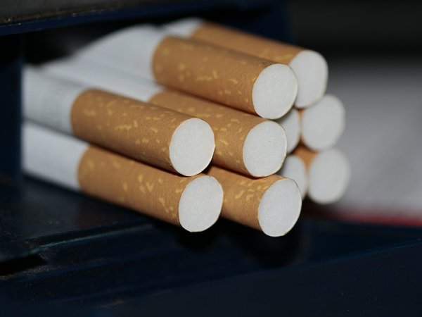 Más de un refresco al día o fumar cigarrillos, causas de hígado graso