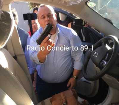 Hombre armado genera disturbios en comisaría
