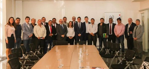 Ministerios e importadores de vehículos usados conforman mesa de trabajo | .::Agencia IP::.