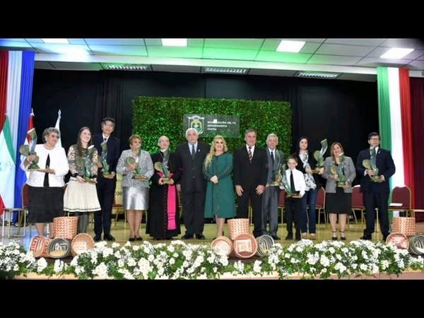 EMOTIVA ENTREGA DE LOS PREMIOS YVY MARANE'Y 2019