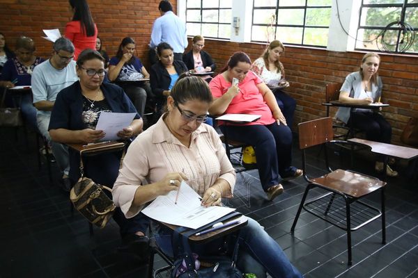 MEC: casi la mitad de docentes se aplazaron en prueba escrita
