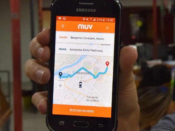 Senadores presentan proyecto para regular servicios de Uber y MUV