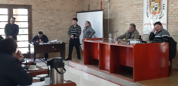 Vecinos del barrio Che la Reina piden hace décadas apertura de una calle
