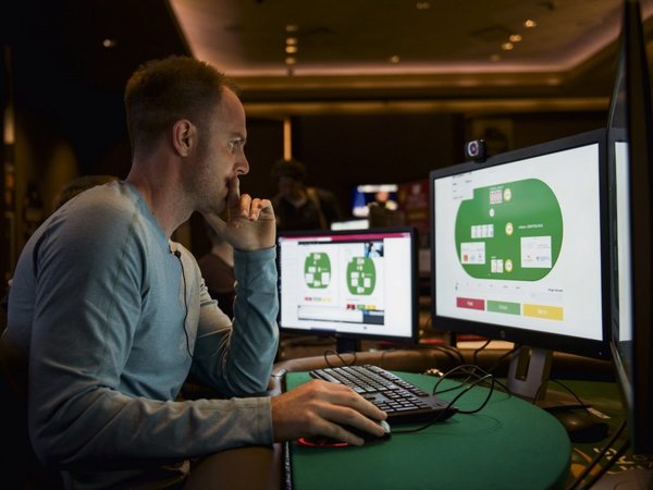 Campeones de póquer pierden contra la inteligencia artificial
