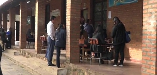 Inconsistentes explicaciones por aplazo masivo de docentes | Noticias Paraguay