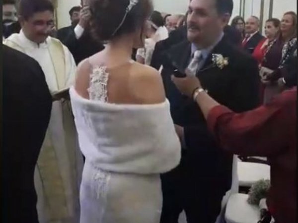 Pacientes con cáncer juraron amor en boda comunitaria