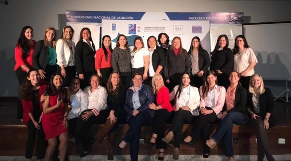 HOY / Mujeres líderes culminarán ciclo en Escuela de Formación Política del TSJE