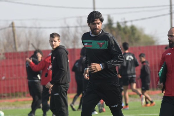 Sebastián Abreu firmó con el club número 29 en su carrera