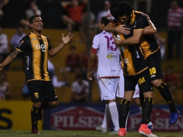Amplia superioridad aurinegra - Fútbol - ABC Color