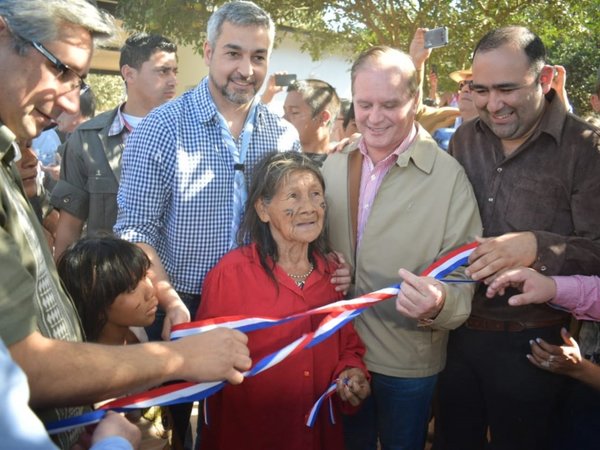 Mario Abdo inaugura 97 viviendas para comunidades indígenas