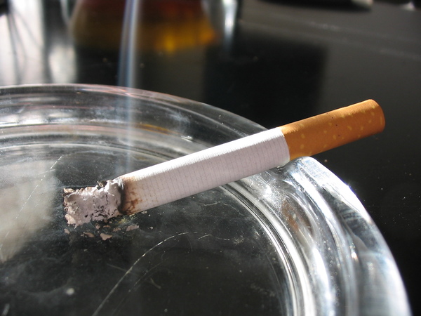 Oposición critica rebaja impositiva al tabaco en reforma tributaria