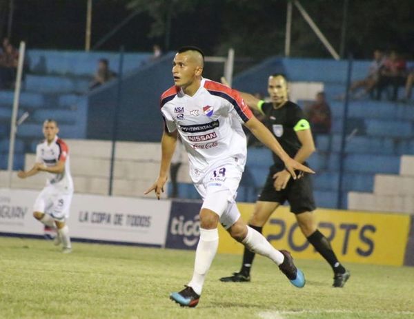 Nacional goleó y clasificó  - Fútbol - ABC Color