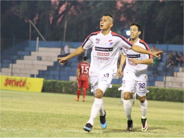 Nacional golea y avanza de ronda