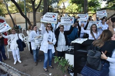 Ejecutivo vetó ley del régimen de jubilaciones de odontólogos y bioquímicos - Radio 1000 AM