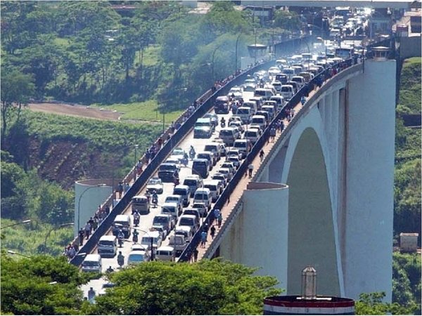 Demostrar actividad económica, nueva exigencia para salir del país con vehículo