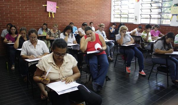 Aplazos masivos de docentes postulantes a cargos en el MEC - Nacionales - ABC Color