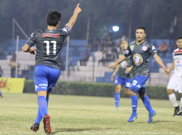 El Rayadito aplastó al “16” y va por Cristóbal Colón