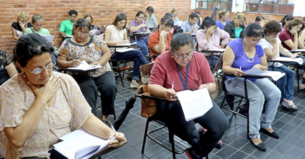 Casi la mitad de profes se aplazó en prueba escrita